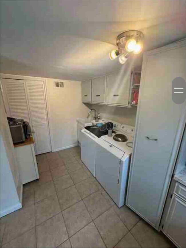 Lavandería en suite - 20544 Oatlands Chase Pl