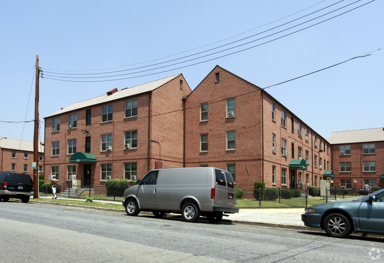 Building Photo - Syphax Gardens