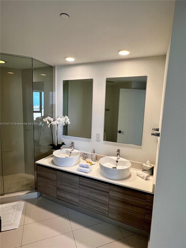 Foto del edificio - 121 NE 34th St