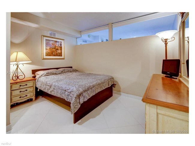 Building Photo - 2 br, 2 bath Condo - Roney Palace