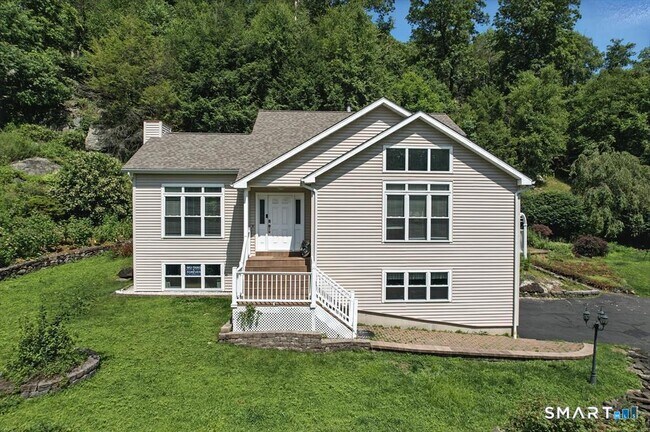 Building Photo - 11 Squantz View Dr