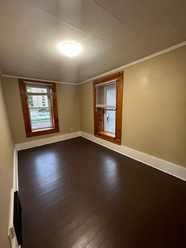 Foto del edificio - Four Bedroom Home in La Crosse