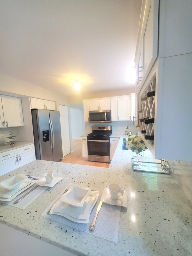 Building Photo - 1469 Braymore Cir W