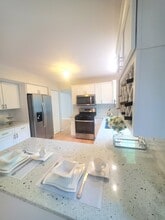 Building Photo - 1469 Braymore Cir W