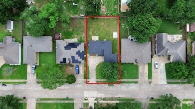 Building Photo - 2614 Village Cir Dr