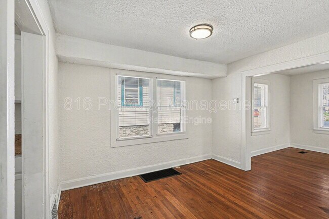 Foto del edificio - 3315 E 52nd St