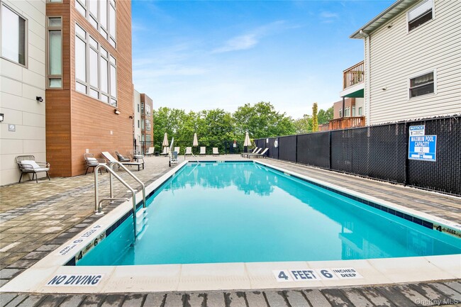 Foto del edificio - 625 N MacQuesten Pkwy