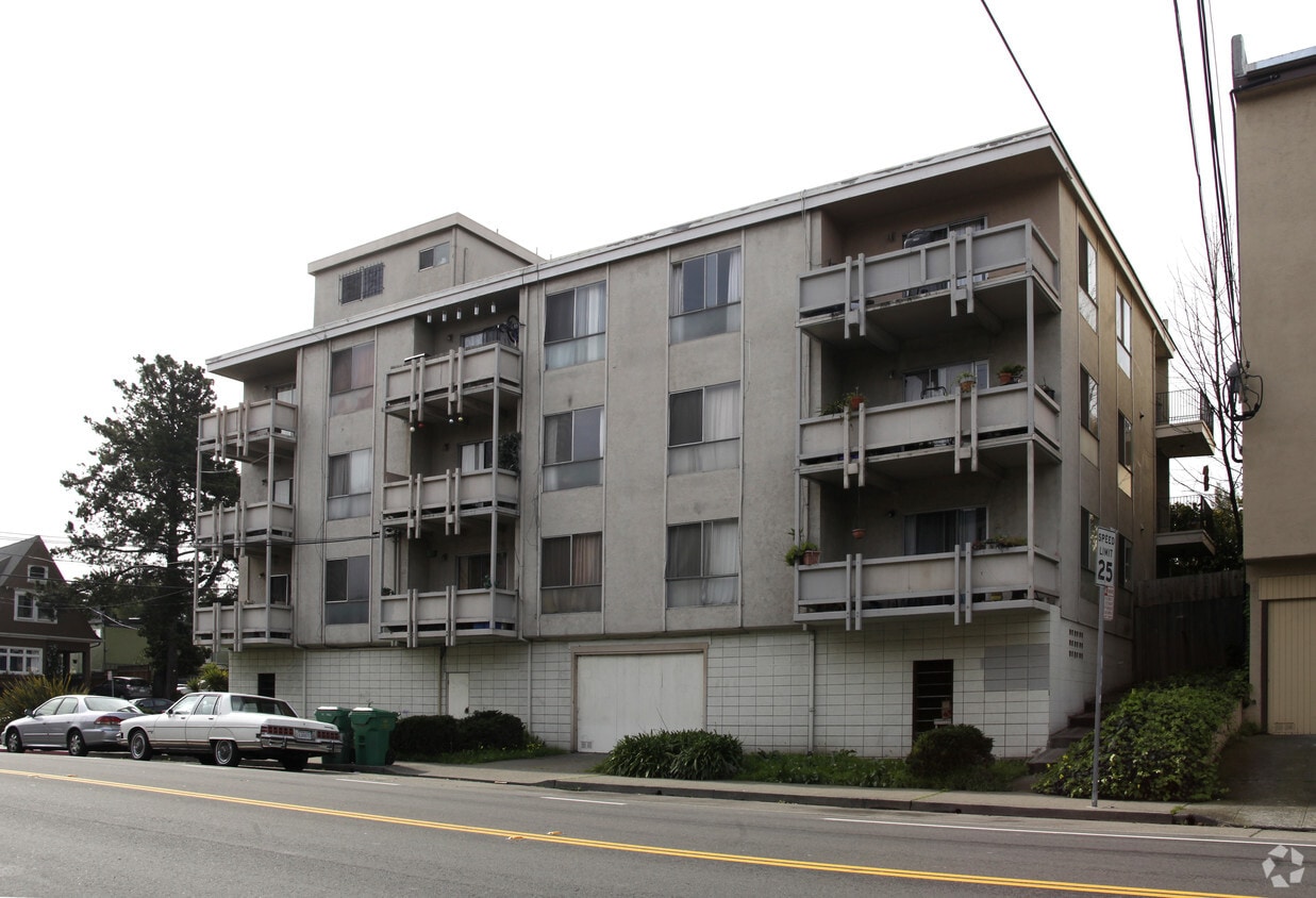 Building Photo - 499 Chetwood St