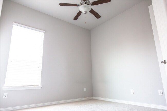 Foto del edificio - 16108 Gladewater Terrace