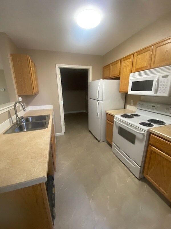 Foto del edificio - 712 Oakmont Rd