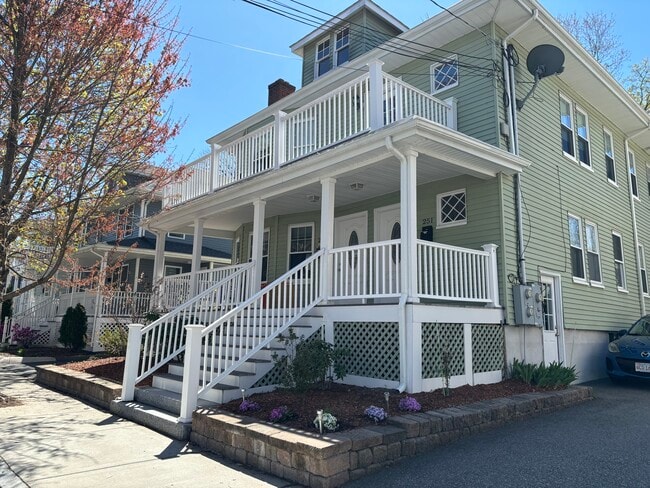 Building Photo - 253 Brown St