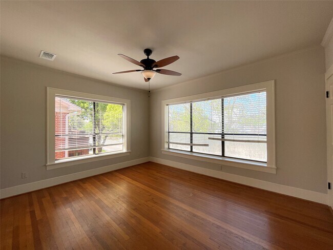 Foto del edificio - 1201 W Gray St