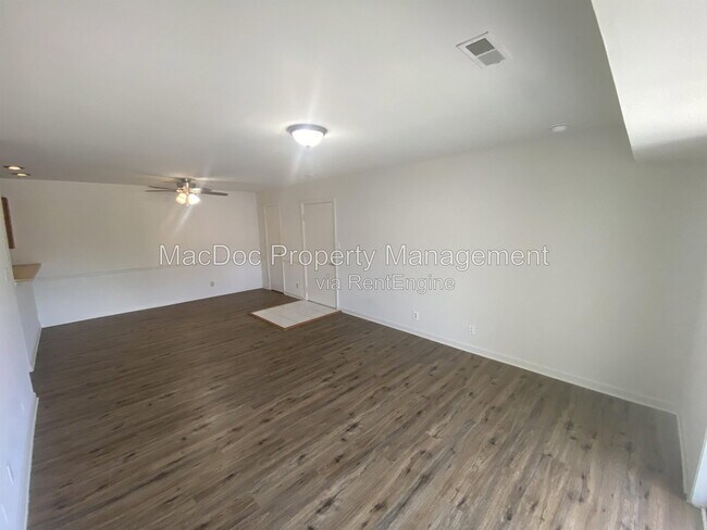 Foto del edificio - 100 Chesterfield Ln