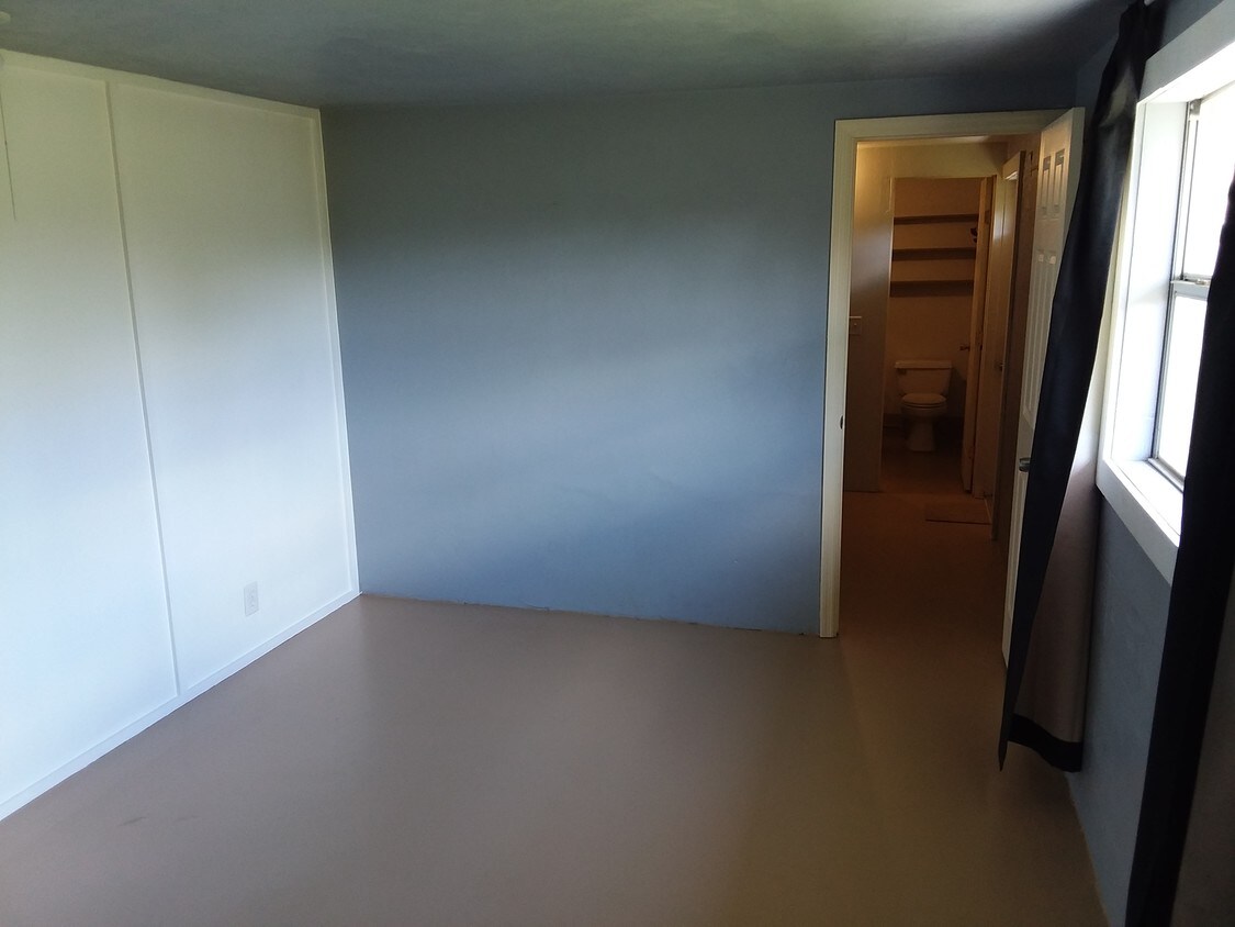 main room - 5344 Caldwell St