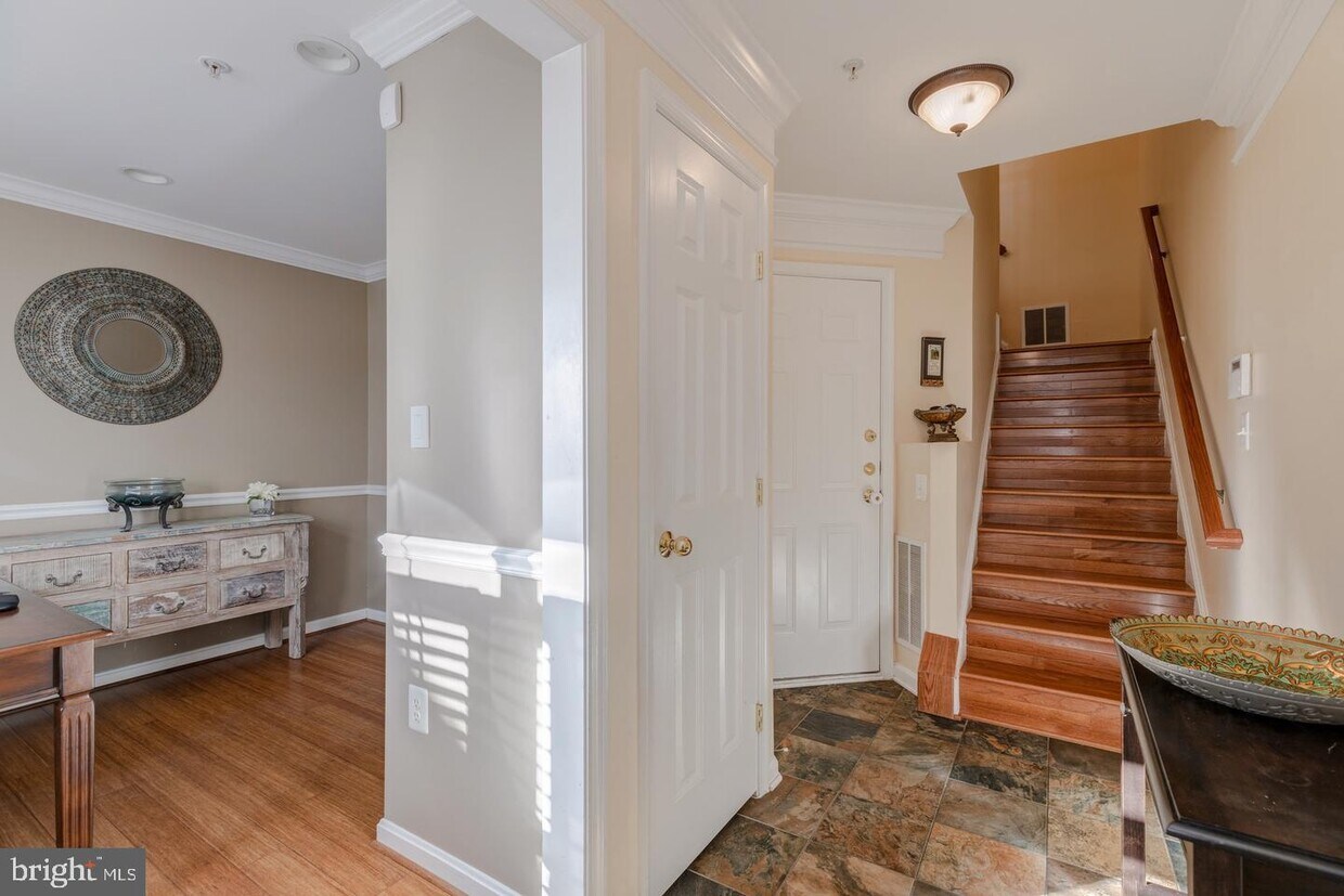 Foto principal - 5059 Kilburn St