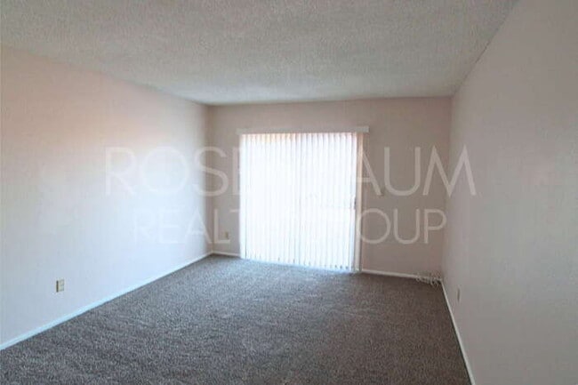 Foto del edificio - 1000 N Pueblo Dr