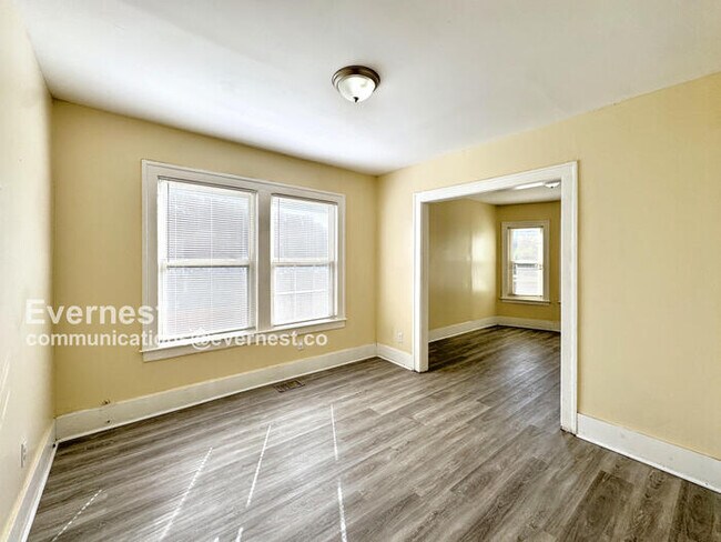 Foto del edificio - 5054 Linsdale St