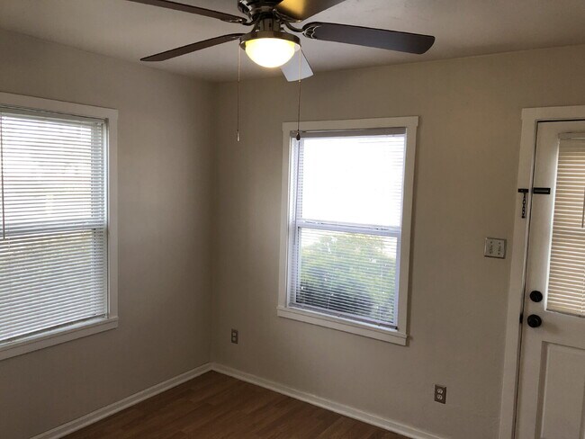 Foto del edificio - $2,095 / 1br - 400 sqft - 1 Bed 1 Bath Cot...