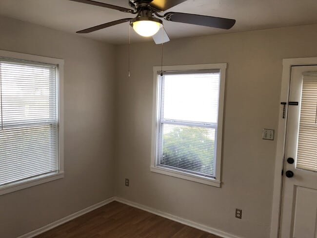 Building Photo - $2,095 / 1br - 400 sqft - 1 Bed 1 Bath Cot...