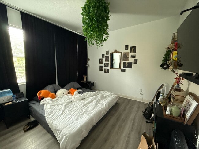 Building Photo - Beautiful 3 bedroom home near Downtown St ...