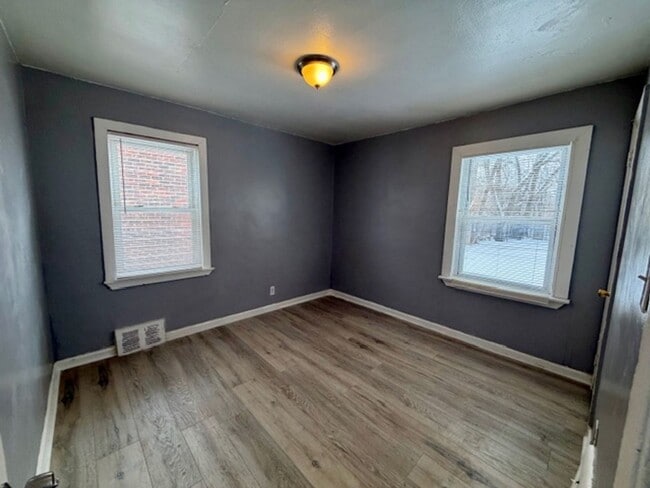 Building Photo - 3-Bedroom Section 8 Welcome