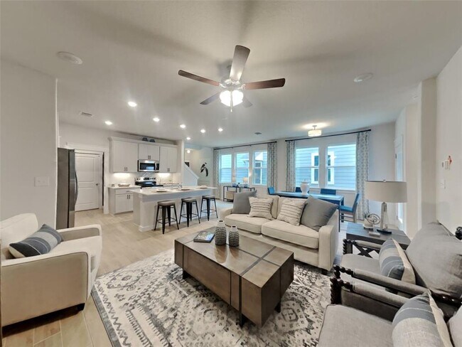 Building Photo - 892 Casina Cir
