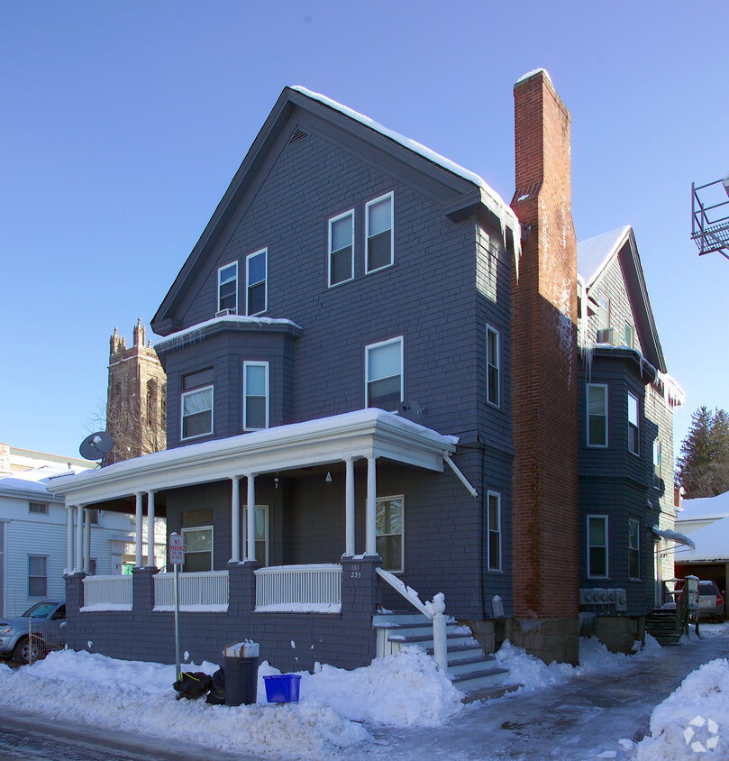 Primary Photo - 235 Purchase St