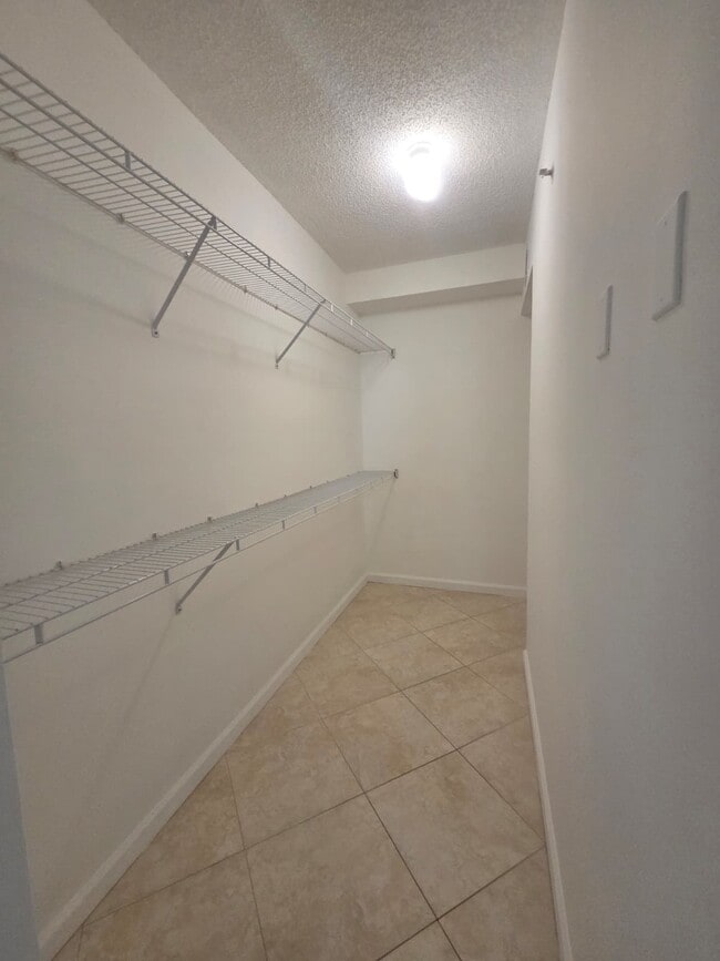 Foto del edificio - 17100 N Bay Rd