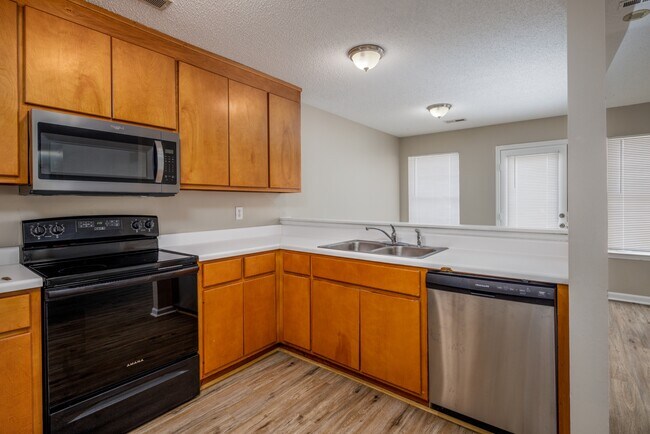 Building Photo - 227 Mountain Creek Dr