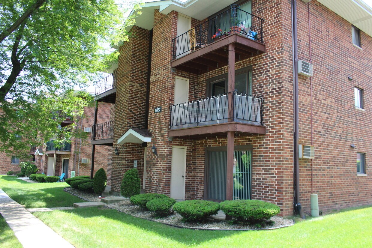 5822 158th Pl Unit 3B, Oak Forest, IL 60452 Condo for Rent in Oak