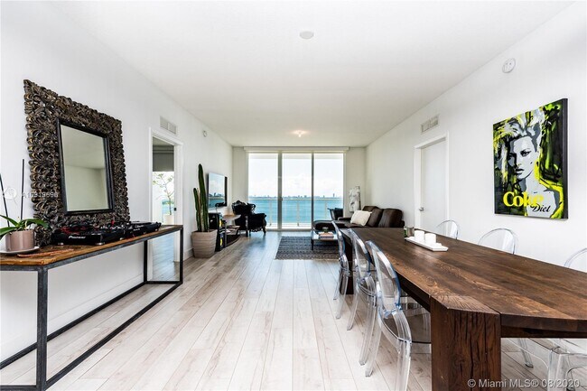 Foto del edificio - 600 NE 27th St