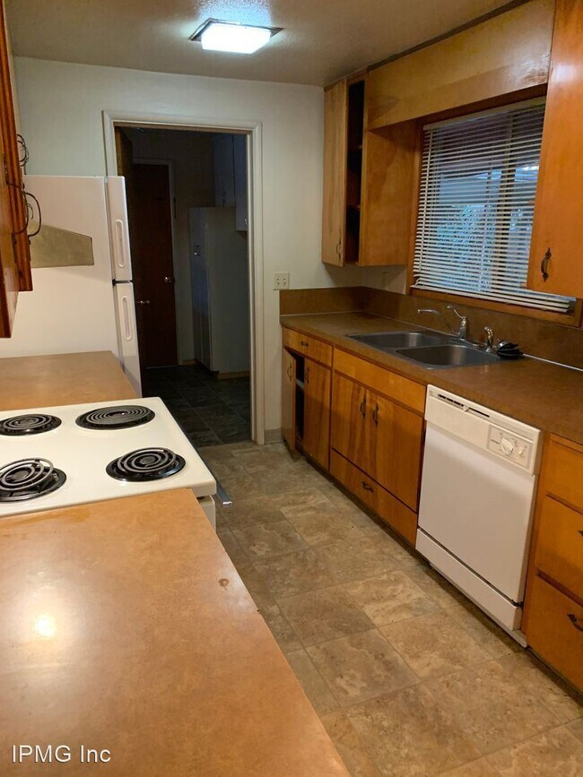 Building Photo - 4 br, 2 bath House - 885 Aspen