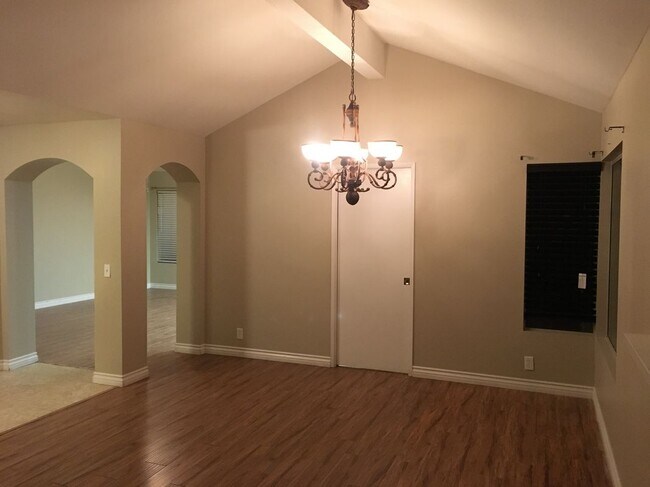 Foto del edificio - 2170 N Spruce Ave