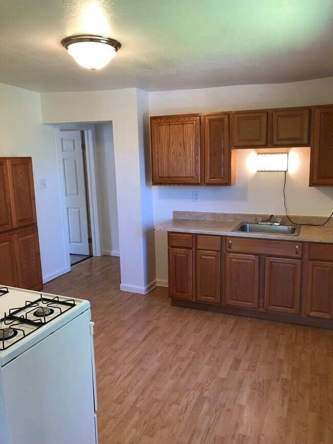 Kitchen - 8 Wittman St