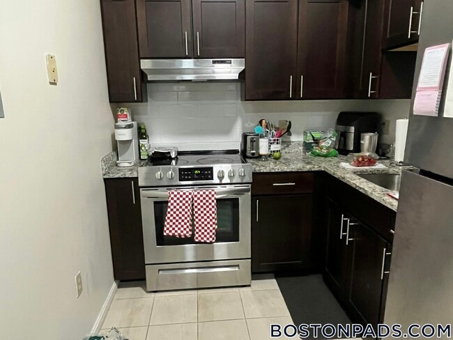 Building Photo - 81 Essex St