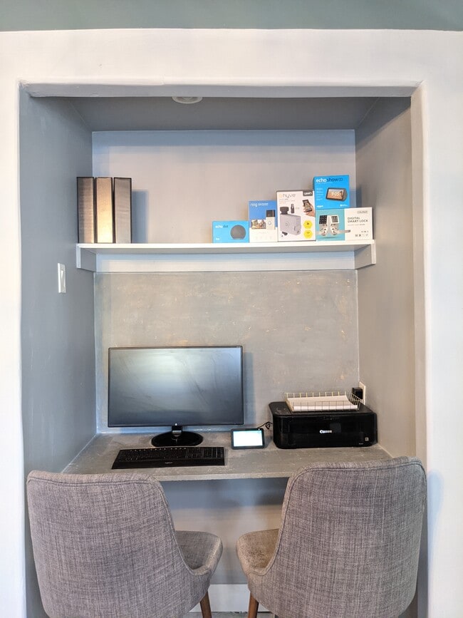 Officenook - 948 N 10th Ave