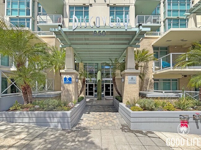 Foto del edificio - STUNNING 2 BED/2 BATH CONDO AVAILABLE IN THE DISCOVERY BUILDING IN CORTEZ HILL!
