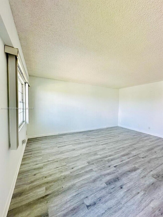 Building Photo - 300 SW 134th Way 413E, Pembroke Pines, FL ...