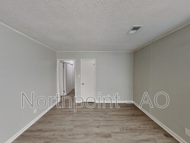 Building Photo - 2410 Cheryl Lynne Ln