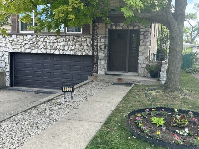 Entrada principal - 1336 N Northwest Hwy