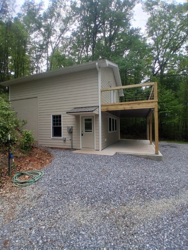 Building Photo - $1,800 - 2 Bedroom 2 Bathroom Newly Renova...