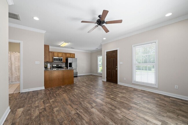 Building Photo - Cute Duplex in the Heart of Pembroke !!