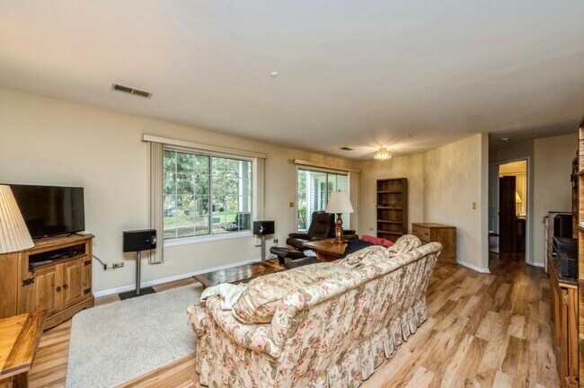 Family Room - 1727 W Hawkes St