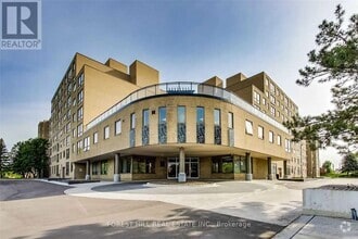Building Photo - 326-326 Major Mackenzie Dr E
