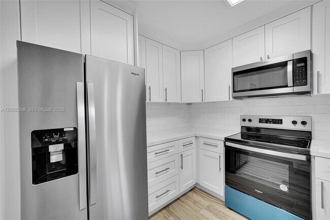 Foto del edificio - 17161 NW 23rd St