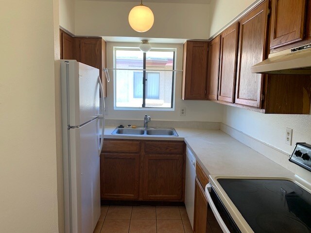Building Photo - 1503 S Van Buren Ave