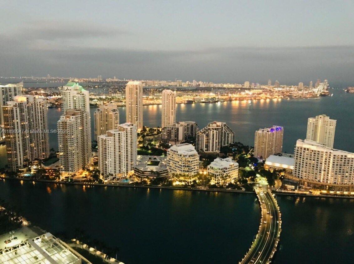 Foto principal - 950 Brickell Bay Dr