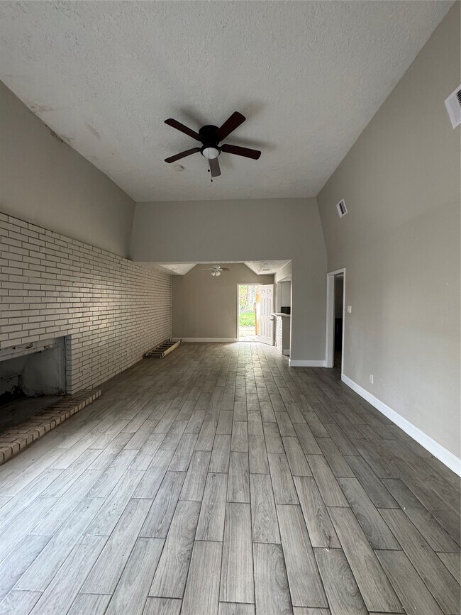 Building Photo - 8100 Leonora St
