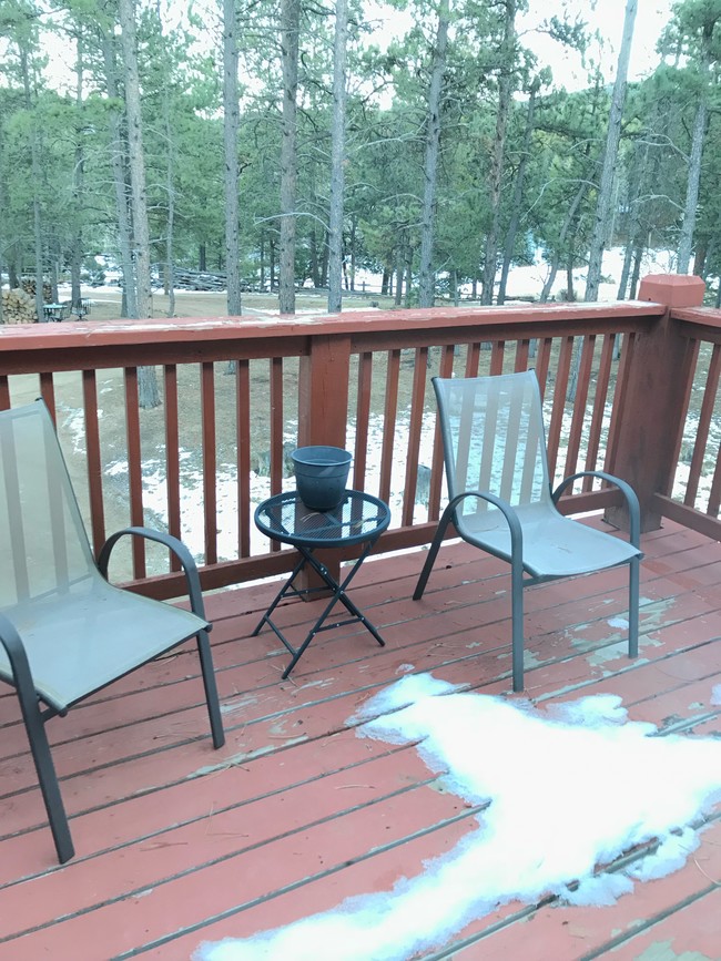 Foto del edificio - 392 Willow Creek Rd