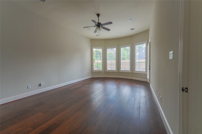 Building Photo - 25411 Springwood Lake Dr